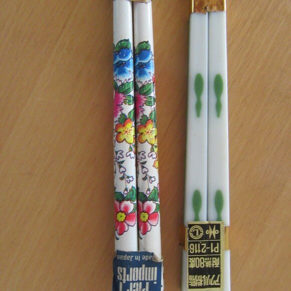 Chopsticks - set of 2 - Pier One & Japan - floral - hair sticks - Picture 3 of 6